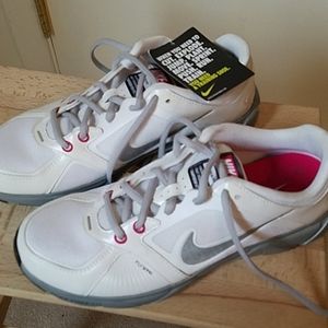 Nike cross trainer shoes